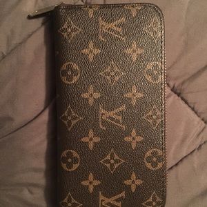 Louis Vuitton monogram zippy wallet